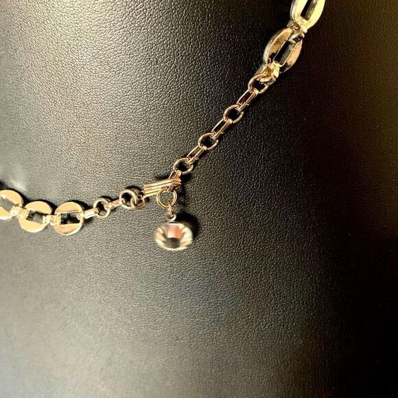 Sparkling Oval loops of Clear Crystal Necklace, in Silver, Unmarked - Picture 4 of 4